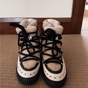 Inuikii Ankle Boots with Black and Cream Accents
